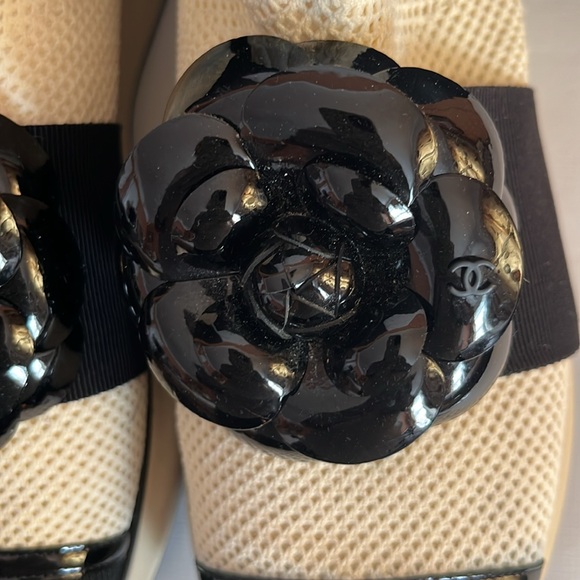 CHANEL Authentic knit sneakers size 38,5$550 - Picture 4 of 8